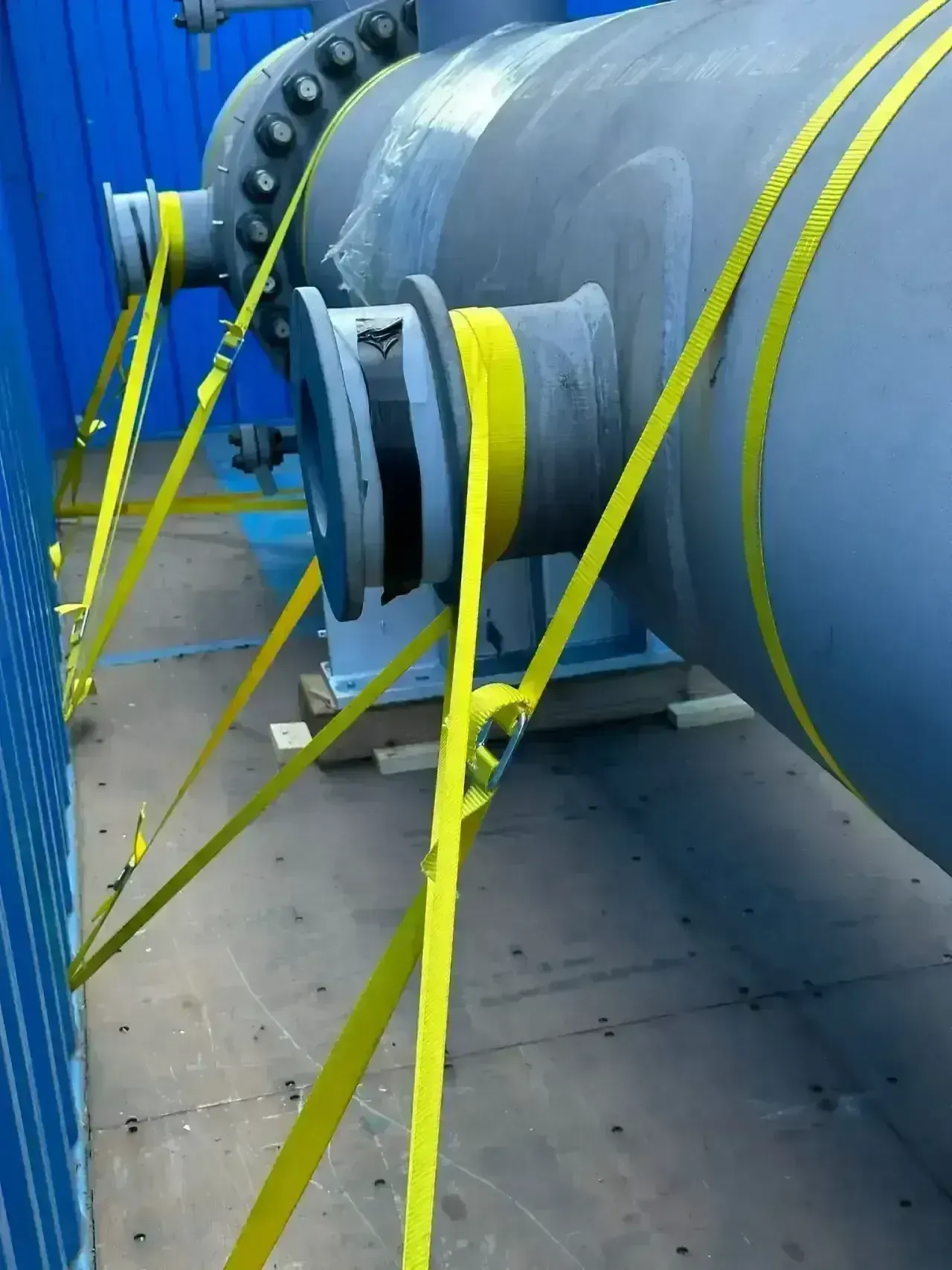 Container Lashing operation 4