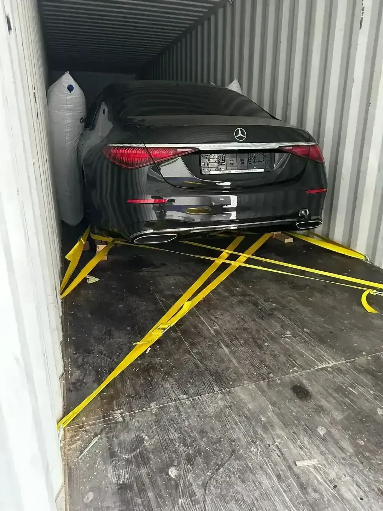 Container Lashing operation 5